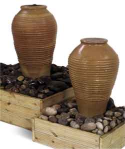 Labyrinth urns